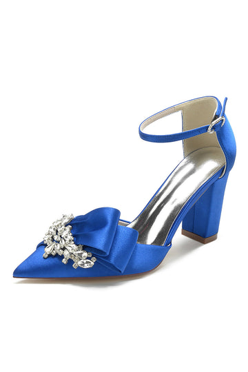 Zapatos negros de tacón grueso con lazo
